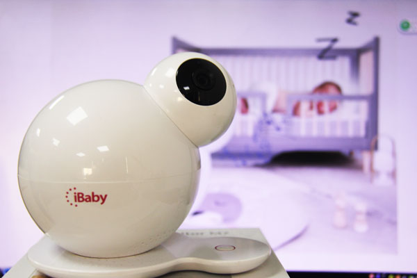 iBaby Care M7婴儿陪护机：能看会唱的大白一招征服宝宝的心