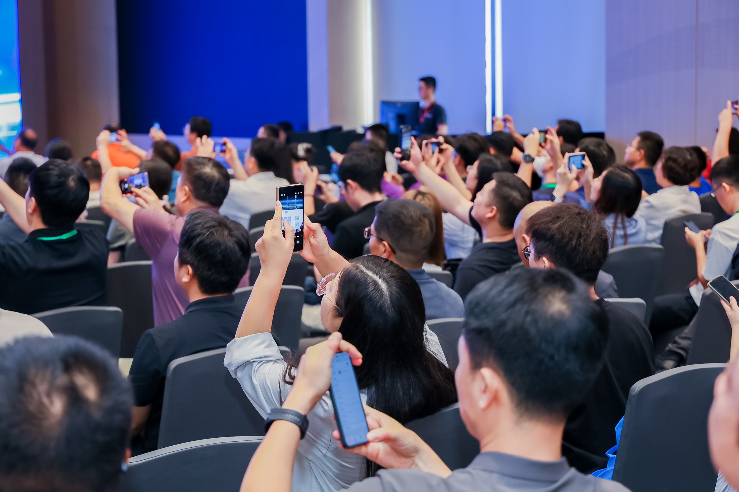 2025 大湾区 AI 产业高峰论坛暨 AI 玩具创新产品发布会 Al industry Summit Forum & Al Toy Innovation Product Launch